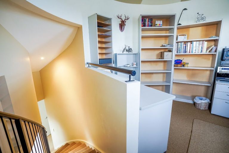 Photo of property in 16 La Lena Grove, Fitzherbert, Palmerston North, 4410