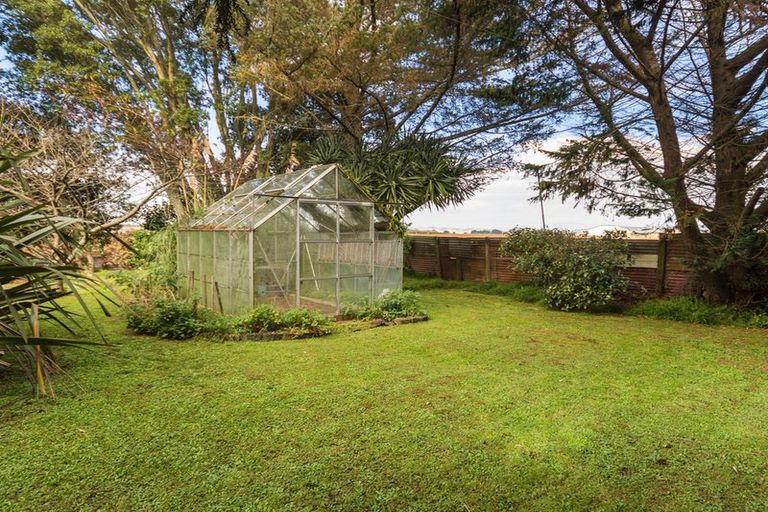 Photo of property in 327 Waiuku Road, Puni, Pukekohe, 2678