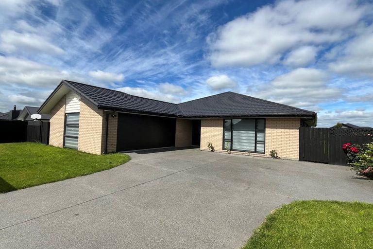 Photo of property in 6 Roles Way, Rolleston, 7615