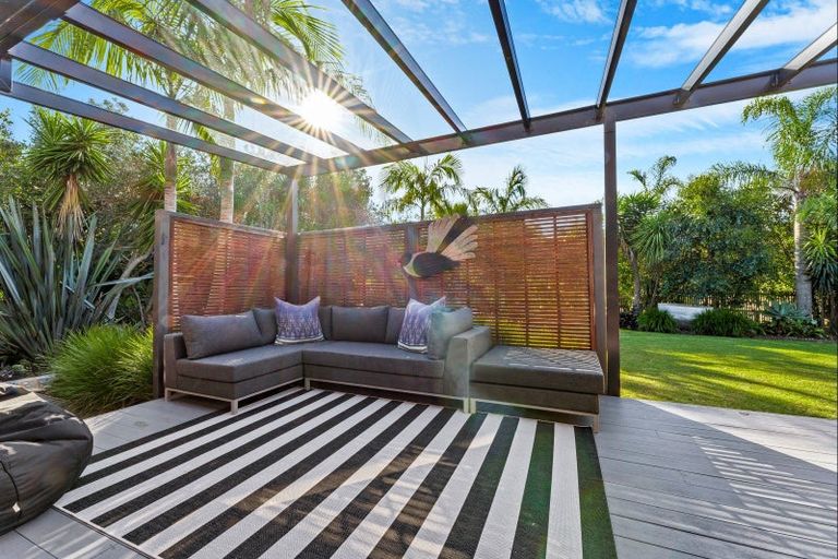 Photo of property in 2 Wonderview Road, Leigh, 0985