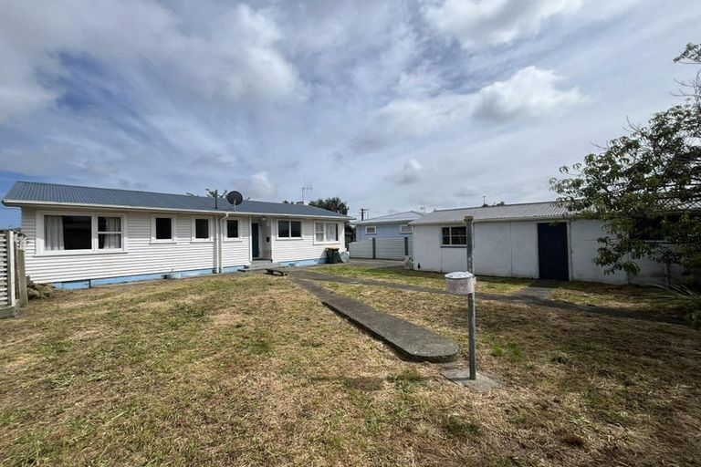Photo of property in 12 Mersey Street, Levin, 5510