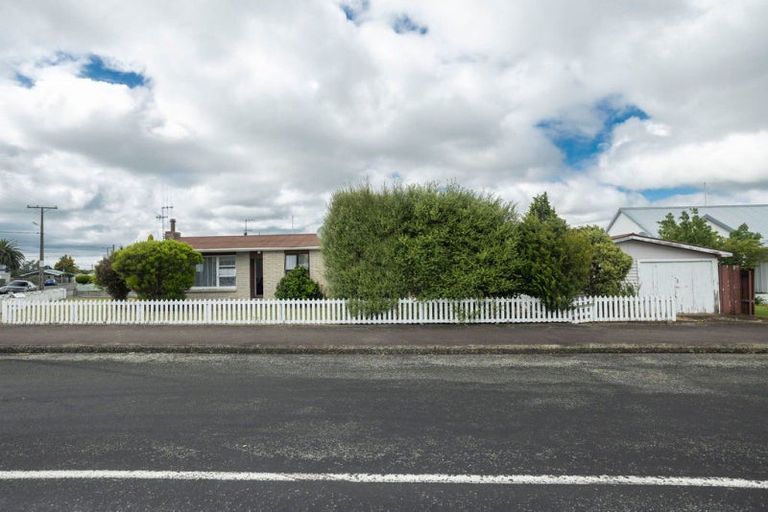 Photo of property in 56 Tennyson Street, Dannevirke, 4930
