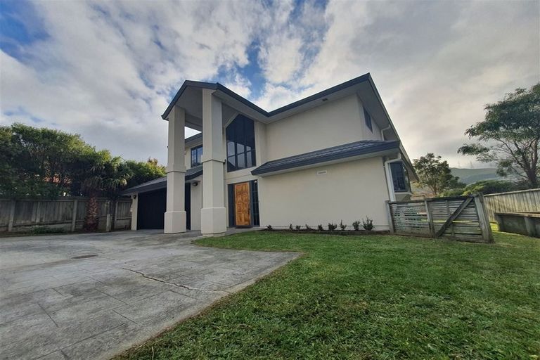 Photo of property in 17 Claverton Grove, Churton Park, Wellington, 6037