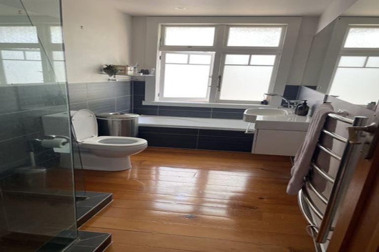 Photo of property in 18 Bayview Road, Hauraki, Auckland, 0622