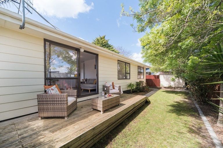 Photo of property in 9 Adams Place, Kelvin Grove, Palmerston North, 4414