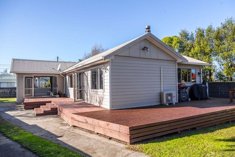 Photo of property in 16 Hardie Grove, Featherston, 5710