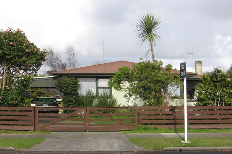 Photo of property in 17 Epsom Road, Hokowhitu, Palmerston North, 4410