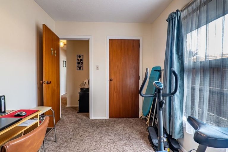 Photo of property in 20 Salford Avenue, Redwood, Christchurch, 8051