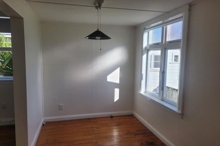 Photo of property in 210 Powderham Street, New Plymouth, 4310