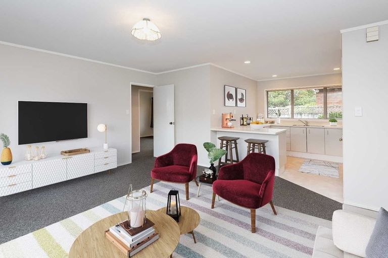 Photo of property in 8 Crescent Hills Court, Northpark, Auckland, 2013