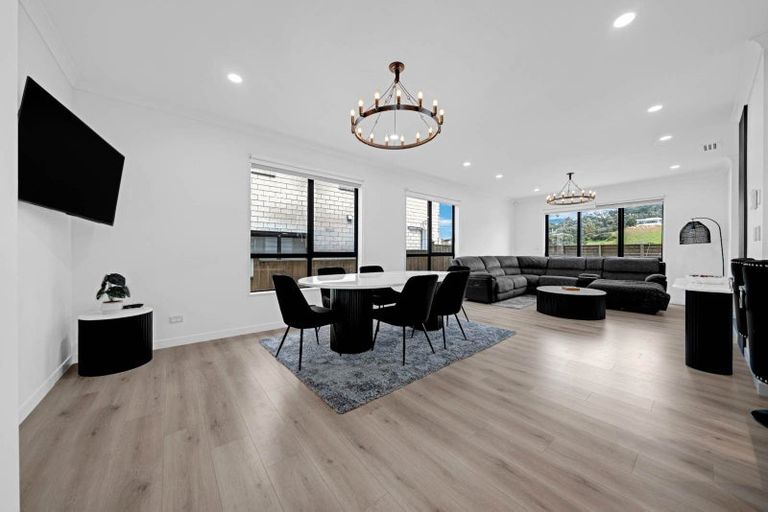 Photo of property in 2a Ballyalton Crescent, Flat Bush, Auckland, 2019