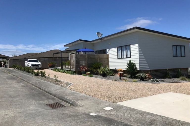Photo of property in 12 Ocean View Rise, Ruakaka, 0116