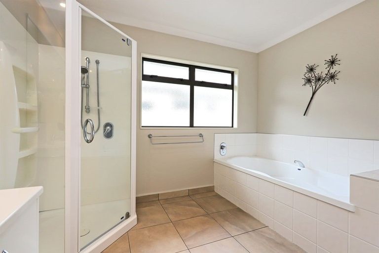 Photo of property in 9 Pinotage Drive, Greenmeadows, Napier, 4112