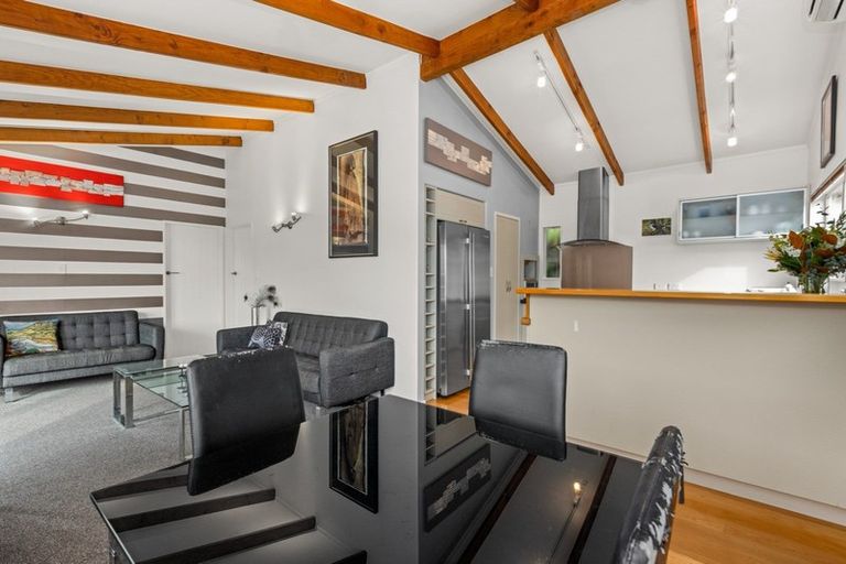 Photo of property in 94 Milton Road, Bluff Hill, Napier, 4110