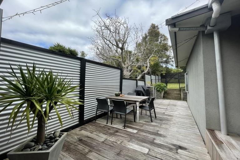 Photo of property in 60 Waiohua Road, Greenlane, Auckland, 1061