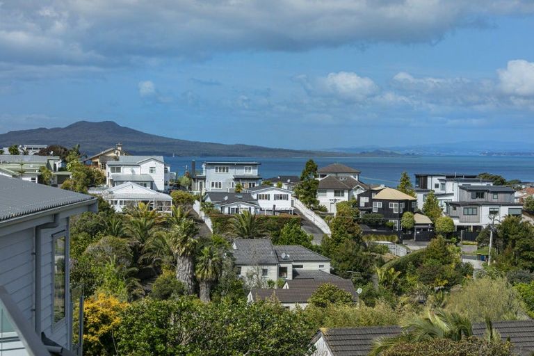 Photo of property in 20 Parr Terrace, Castor Bay, Auckland, 0620
