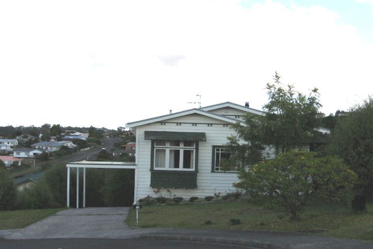 Photo of property in 17 Worthington Place, West Harbour, Auckland, 0618