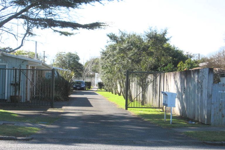 Photo of property in 1/10 Kelvin Road, Papakura, 2110