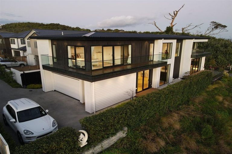 Photo of property in 6 Kina Place, Long Bay, Auckland, 0630