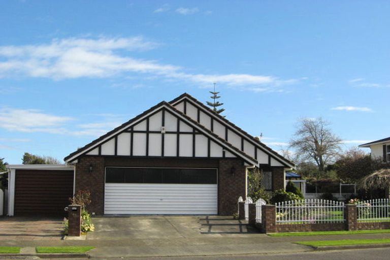 Photo of property in 62 Highbury Drive, Levin, 5510