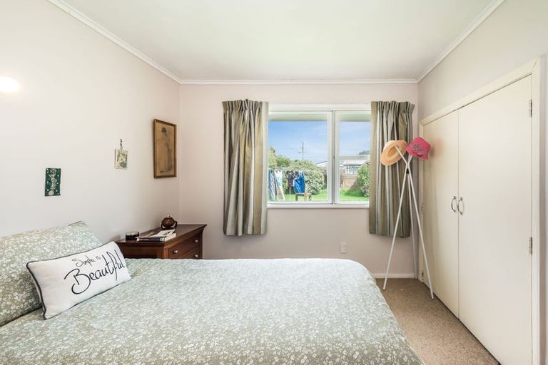 Photo of property in 22 Hohiria Street, Waikanae Beach, Waikanae, 5036