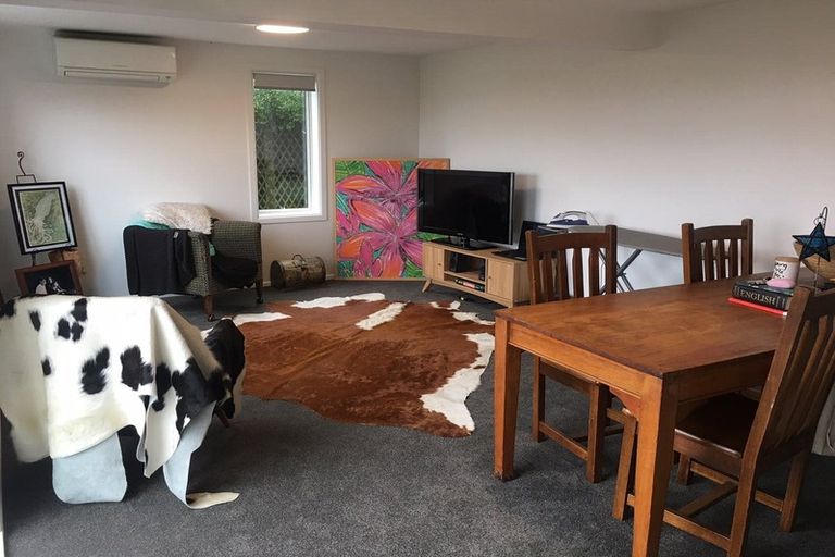 Photo of property in 25 Sugarloaf Road, Brooklyn, Wellington, 6021