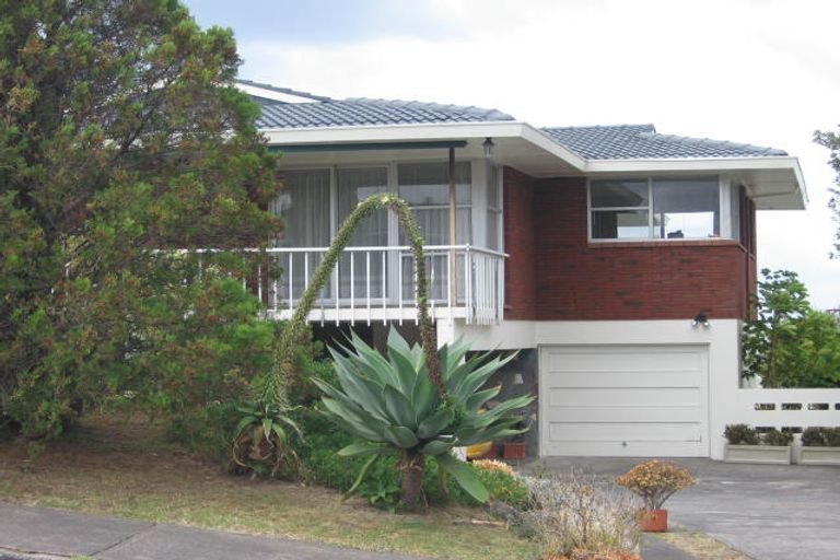 Photo of property in 9 Colin Wild Place, Glenfield, Auckland, 0629
