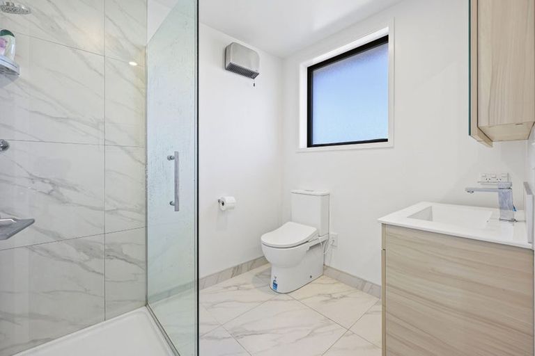 Photo of property in 4/170 Don Buck Road, Massey, Auckland, 0614