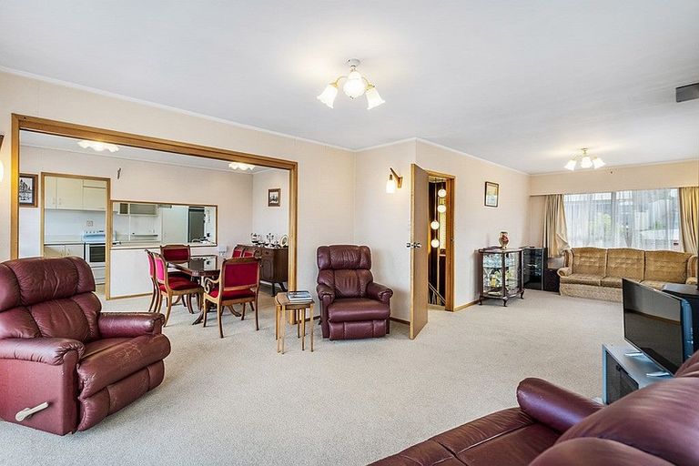 Photo of property in 26 Masterton Road, Rothesay Bay, Auckland, 0630