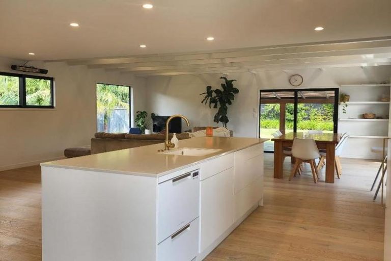 Photo of property in 23 Linda Street, Oakura, 4314