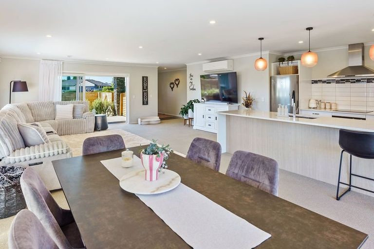 Photo of property in 12 Gardner Place, Otaki, 5512