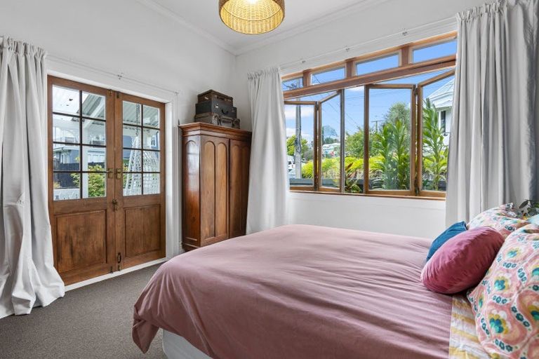 Photo of property in 54 Belt Road, New Plymouth, 4310