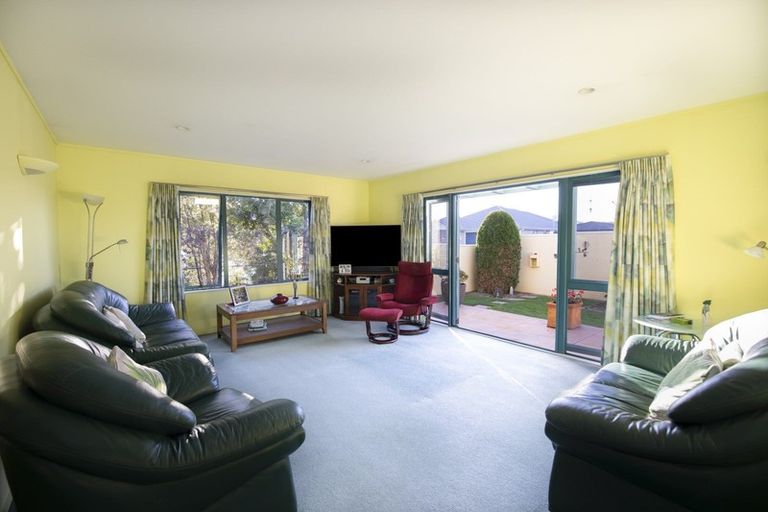Photo of property in 2a Cambridge Terrace, Taradale, Napier, 4112