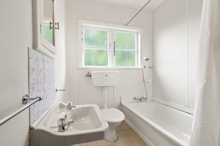 Photo of property in 2 Holyrood Avenue, Wakari, Dunedin, 9010