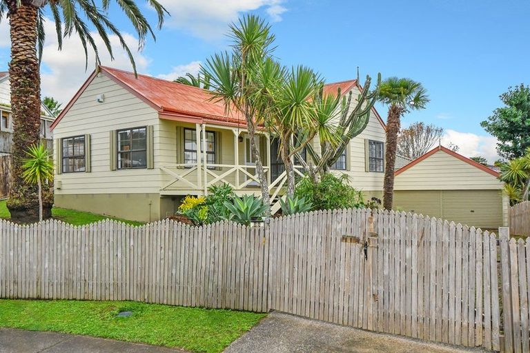 Photo of property in 28 Mcquarrie Avenue, Wattle Downs, Auckland, 2103