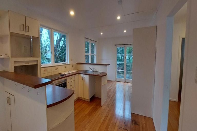 Photo of property in 15 Woodvale Road, Glen Eden, Auckland, 0602