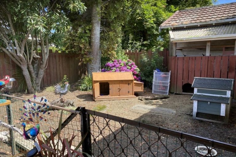 Photo of property in 16 Graham Street, Eltham, 4322