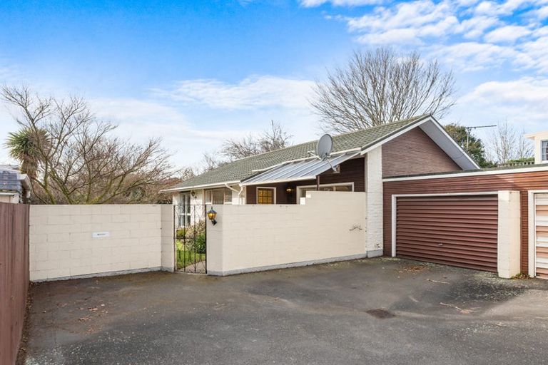 Photo of property in 2/18 Powell Crescent, Ilam, Christchurch, 8041