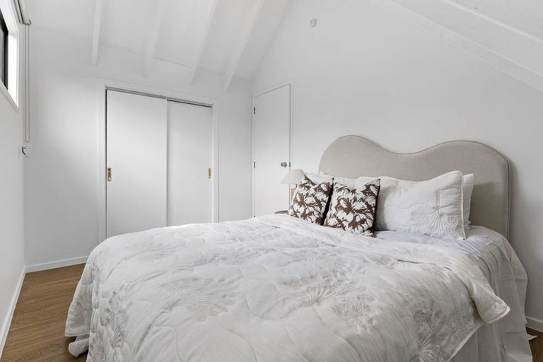 Photo of property in 2/9 Wharf Road, Te Atatu Peninsula, Auckland, 0610