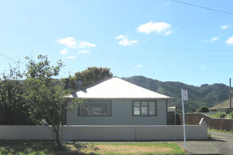Photo of property in 12 Davis Crescent, Elderslea, Upper Hutt, 5018