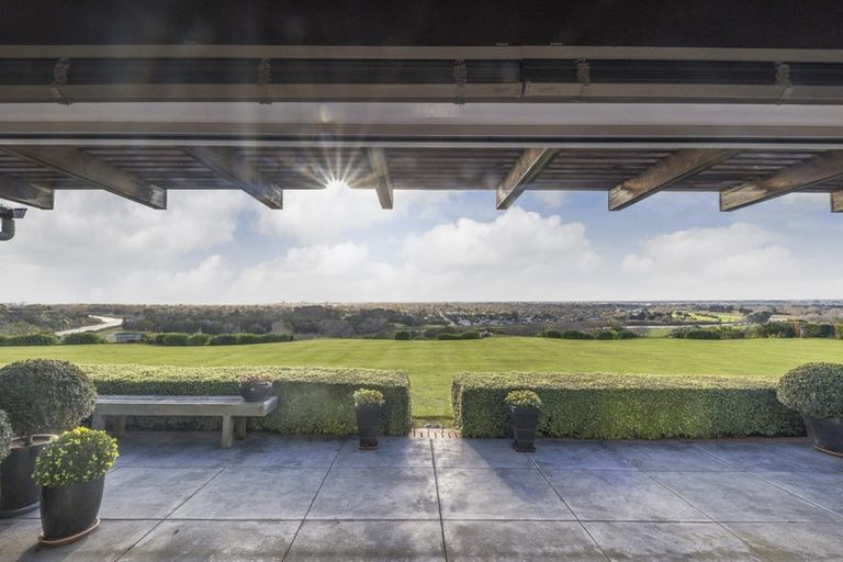 Photo of property in 38 Titirangi Drive, Fitzherbert, Palmerston North, 4471