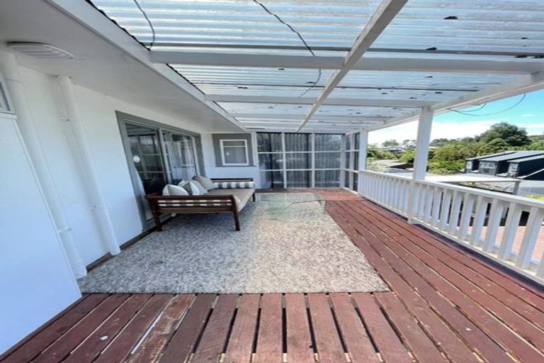 Photo of property in 28 Harrybrook Road, Green Bay, Auckland, 0604