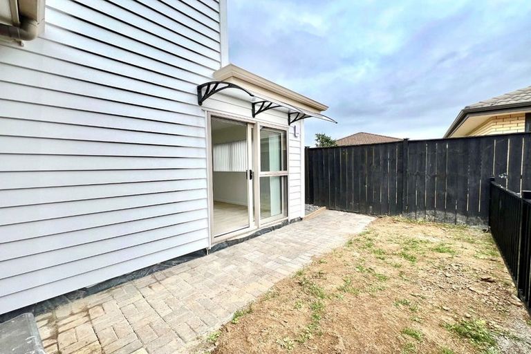 Photo of property in 54 Stranraer Crescent, Wattle Downs, Auckland, 2103