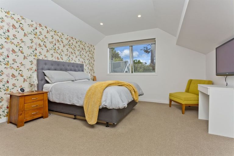 Photo of property in 100 Kowhai Road, Campbells Bay, Auckland, 0630