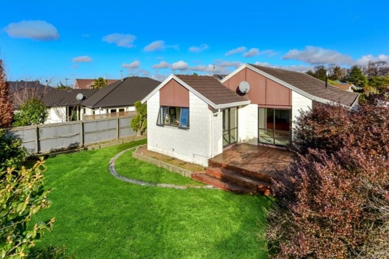 Photo of property in 20 Sawtell Place, Northcote, Christchurch, 8052