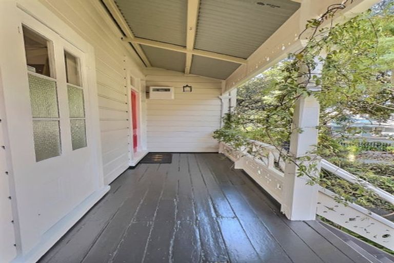 Photo of property in 37 Milton Road, Bluff Hill, Napier, 4110