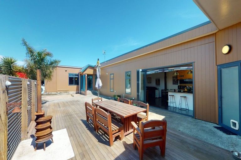 Photo of property in 571 Waitarere Beach Road, Waitarere Beach, Levin, 5510