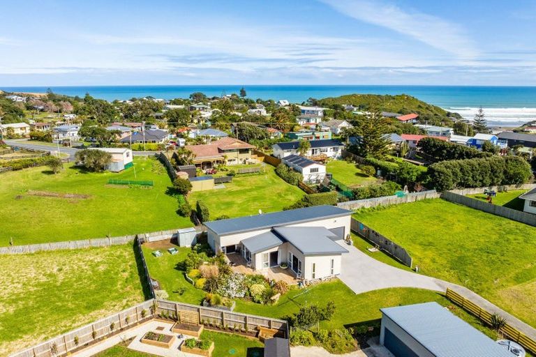 Photo of property in 11 Sunset Drive, Baylys Beach, Dargaville, 0377