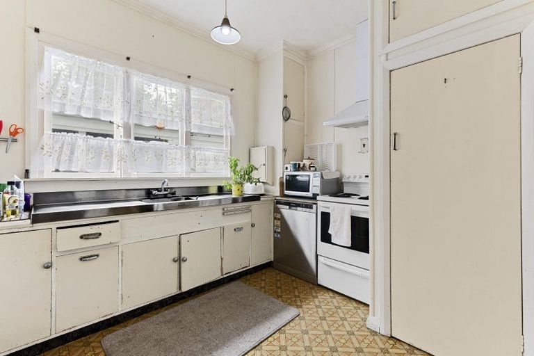 Photo of property in 31 David Street, Westown, New Plymouth, 4310