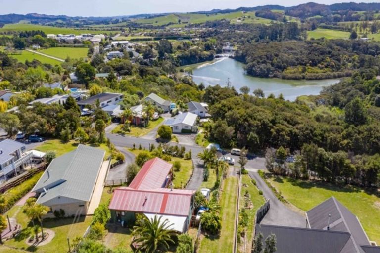 Photo of property in 11 Falls View Road, Haruru, 0204